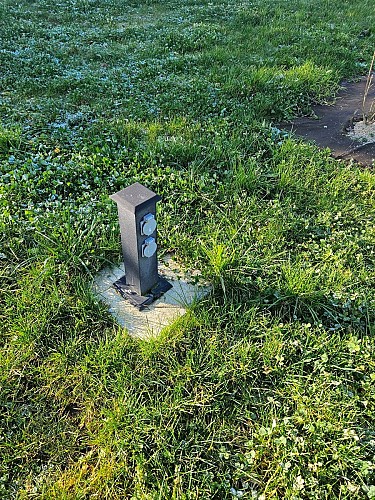 Borne électrique aire de bivouac