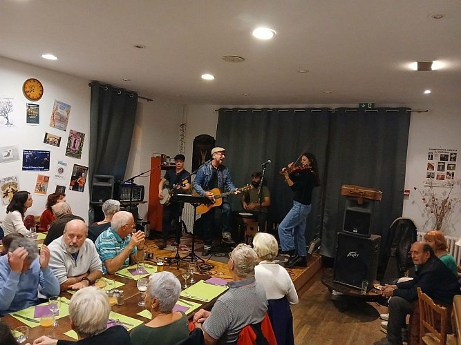 571185242_1384746290318821_7165871592384143398_n