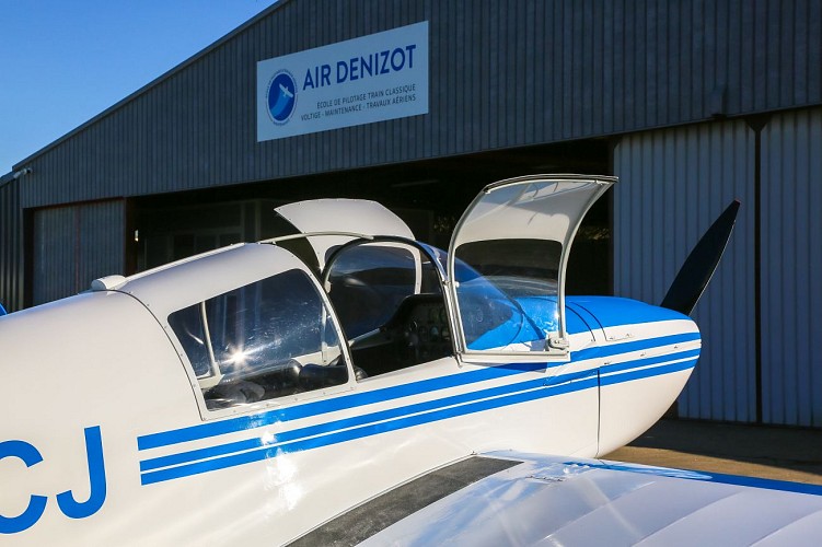 Avion école Robin DR221 pour les baptêmes de l'air et l'initiation