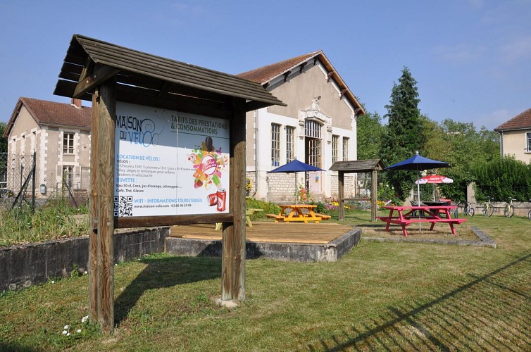 Le Batardeau, Cyclo, Bateau, Bistro