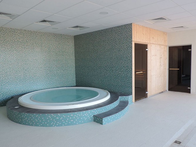 Piscine Intercommunale Avallon bain bouillonant