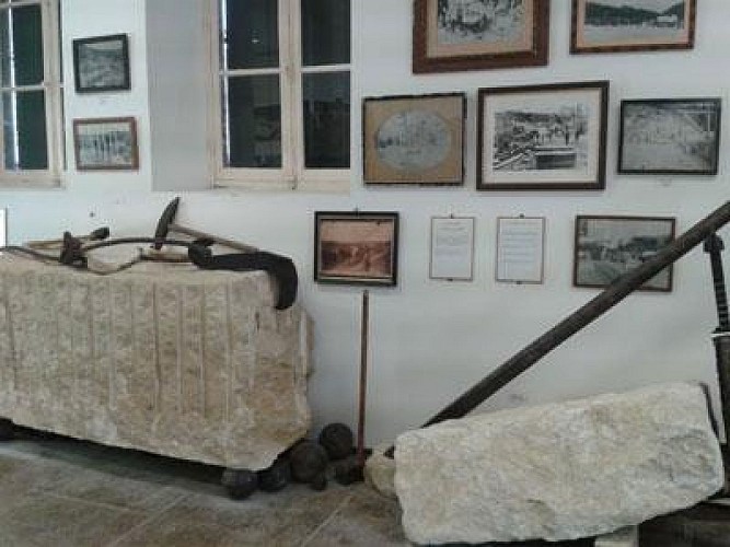 LA MAISON DES PIERREUX