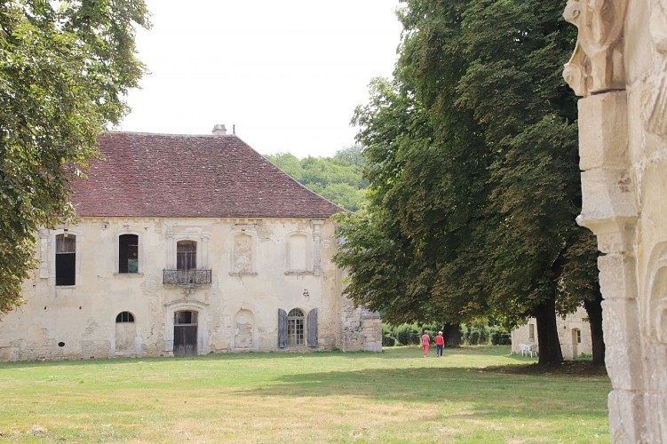 ABBAYE CISTERCIENNE NOTRE-DAME DE QUINCY
