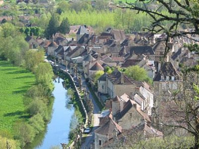 VILLAGE MÉDIÉVAL DE NOYERS-SUR-SEREIN