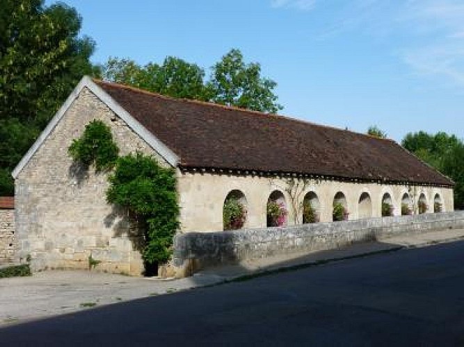 VILLAGE MÉDIÉVAL DE NOYERS-SUR-SEREIN