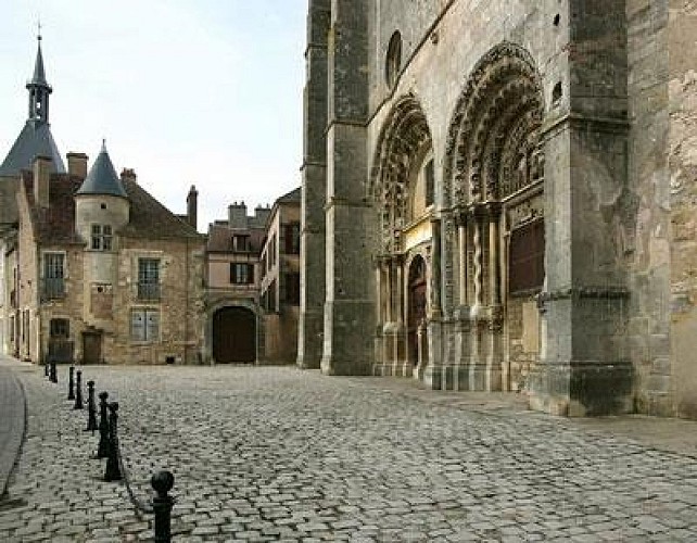 COLLÉGIALE SAINT-LAZARE