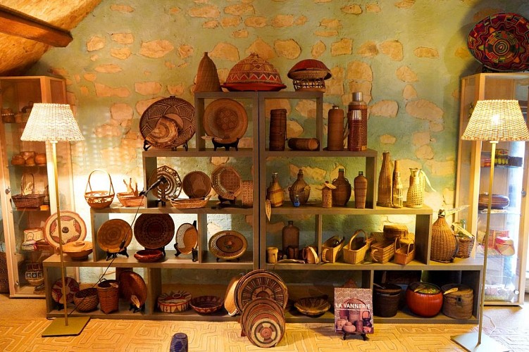 COLLECTION PARTICULIÈRE DE VANNERIES