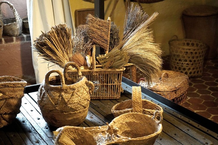 COLLECTION PARTICULIÈRE DE VANNERIES