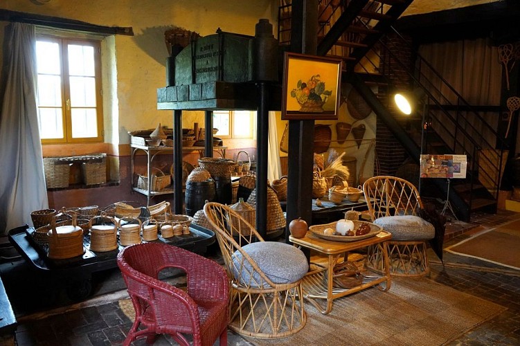 COLLECTION PARTICULIÈRE DE VANNERIES