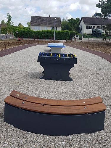 Aire de pique-nique Villeneuve-sur-Yonne Sables rouges © OT Sens et Sénonais (2)