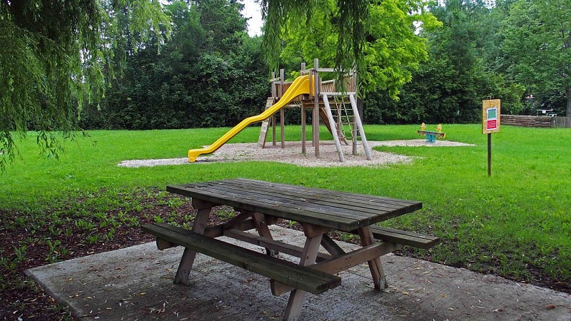 Aire de pique-nique de la plage de Villeneuve-sur-Yonne