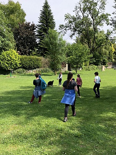 aire de jeux et pique-nique à Druyes-les-Belles-Fontaines