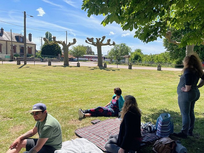 un pique-nique entre amis au Pâtis de Villiers-Saint-Benoit