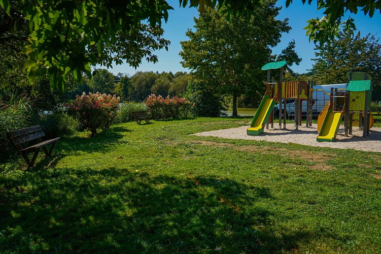 aire de jeu à Saint-Privé