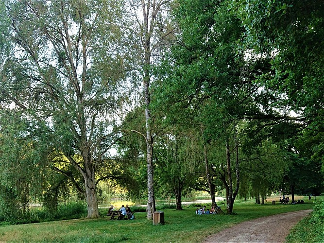 aire de pique-nique au Marais d'Andryes