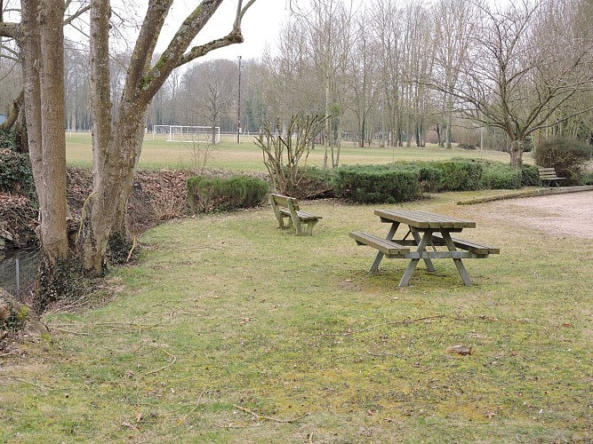2017-03-17---Table-de-pique-nique-Fontaine-la-Gaillarde---Marine-Humbert-2