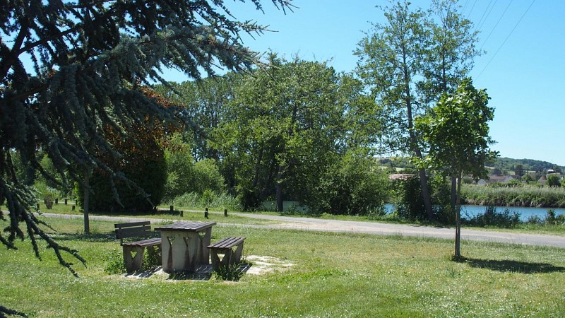 Aire de pique-nique de Saint-Denis les Sens