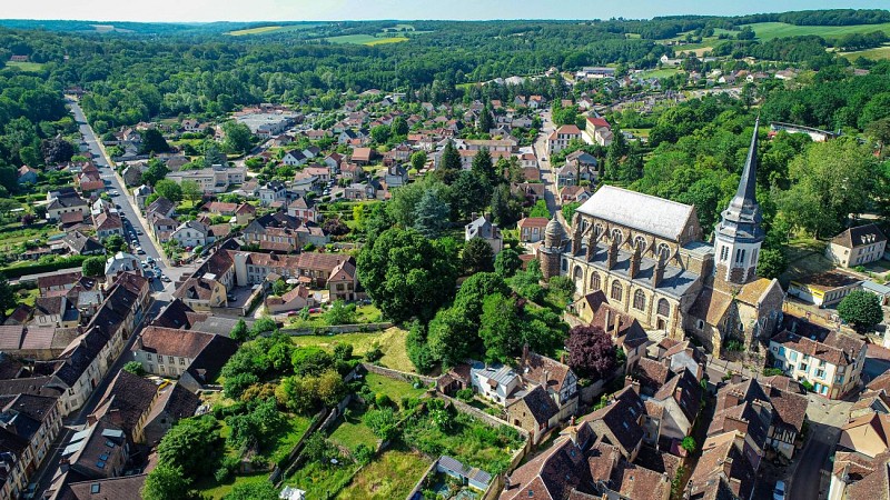 vue de Toucy, avec son église