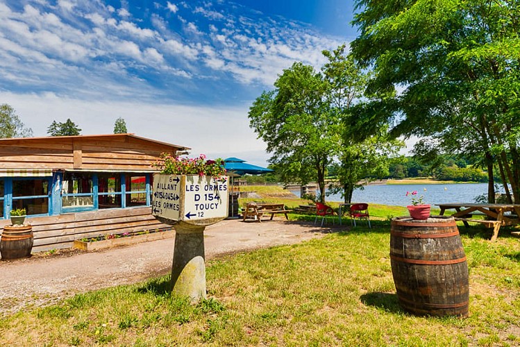 Auberge du lac- Saint-Fargeau 