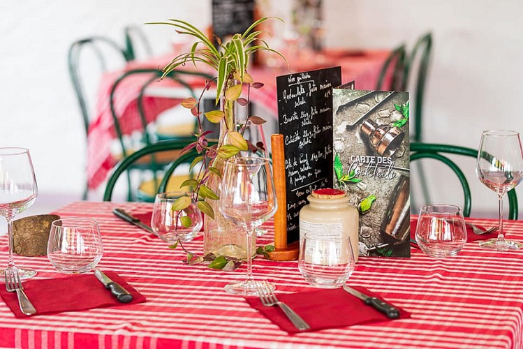 Auberge du lac- Saint-Fargeau 