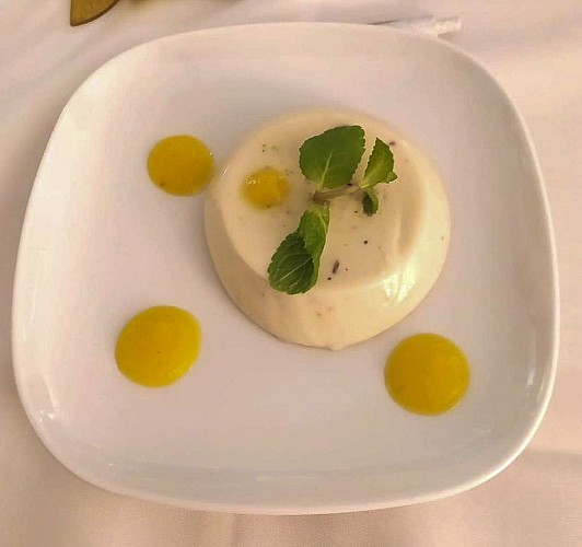 Hotel-restaurant-la-croix-blanche-villiers-saint-benoit-puisaye