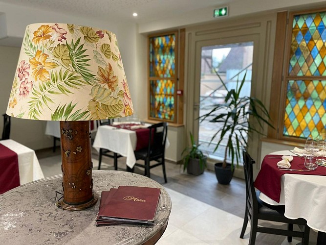 Hotel-restaurant-la-croix-blanche-villiers-saint-benoit-puisaye