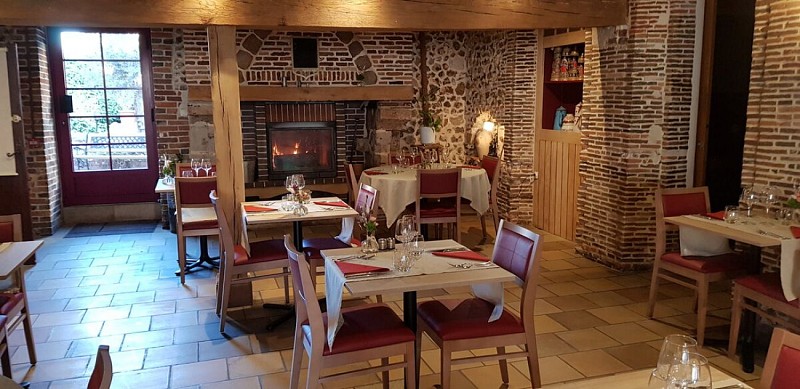 hotel-restaurant-cheval-blanc-charny-oree-de-puisaye (5)