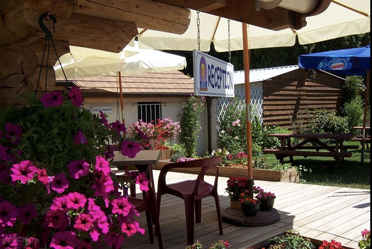 terrasse entrée - Parc des Joumiers