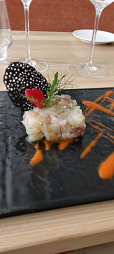 tartare de maigre sauvage au piment d'Espelette - Restaurant Noyo