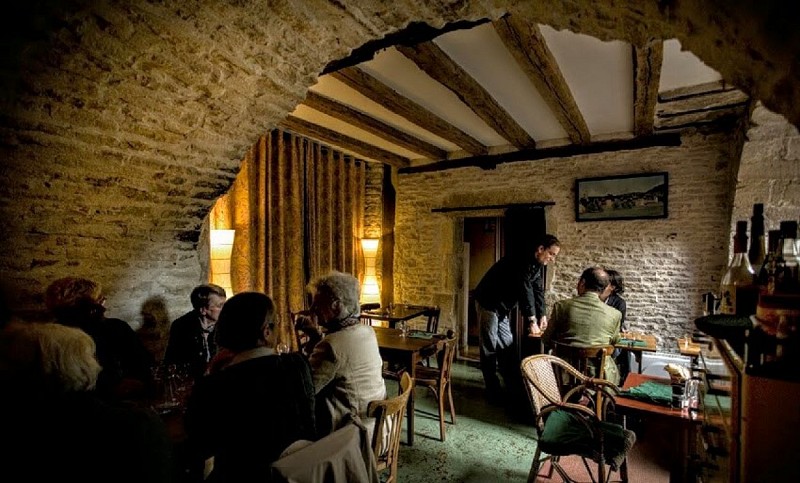 La Vieille Tour - salle voutée, Noyers sur Serein