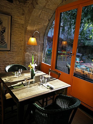 La Vieille Tour - salle voutée, Noyers sur Serein