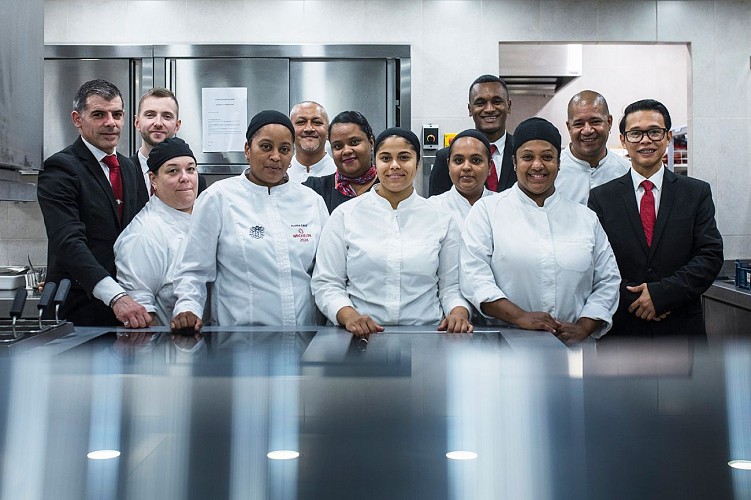 Salle et cuisine - Château de Vault de Lugny