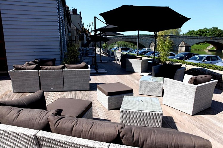 La terrasse de La Lucarne aux Chouettes