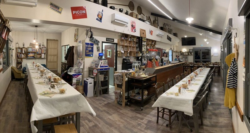 Salle - Autour d'un verre