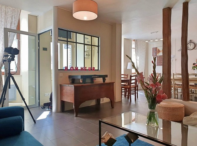 salon et entrée gîte du moulin