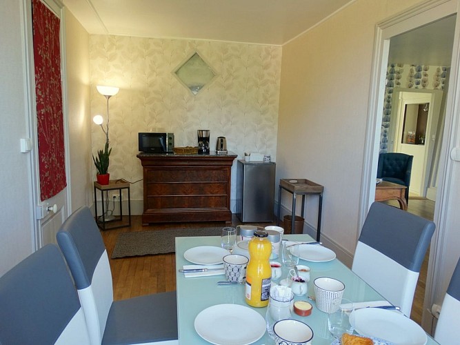 La Suite Girolloise - coin repas