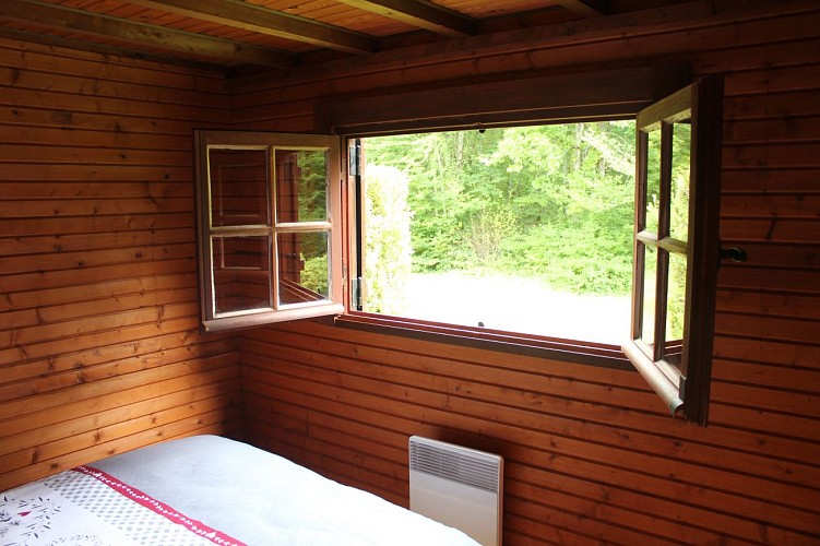 Vue sur le jardin et le bois depuis la chambre