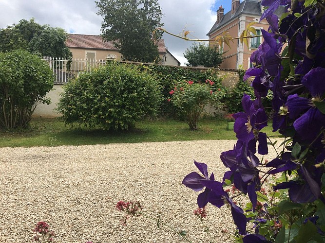 Vue sur cour depuis chambre