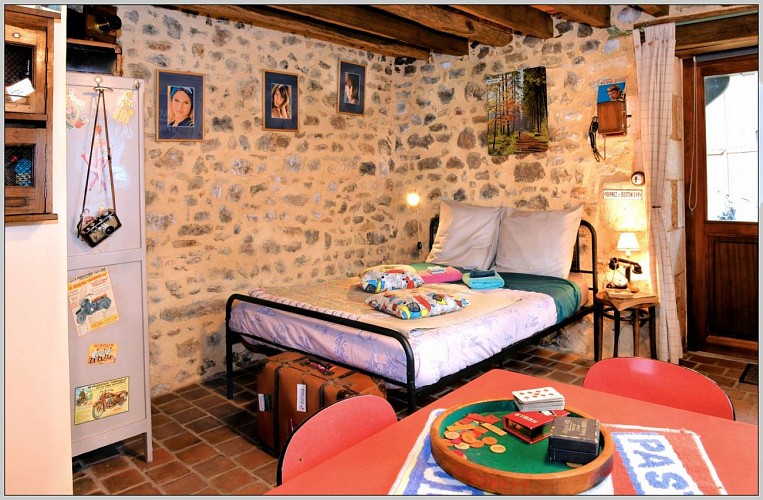 1950-tendres-annees-chambre-dhotes-saint-sauveur-en-puisaye (3)