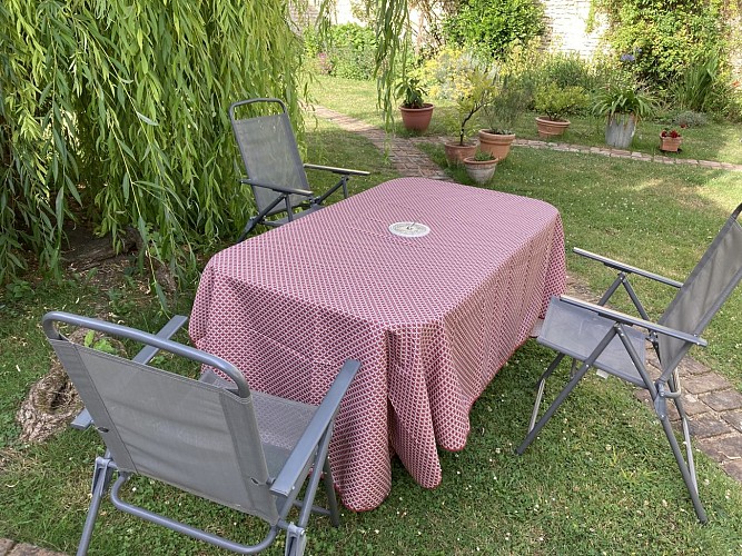 table du jardin devant