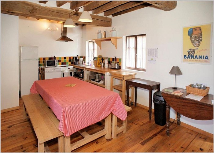 gite-ferrier-ferme-du-chateau-cuisine-salle-a-manger-web