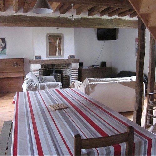 gite-ferrier-ferme-du-chateau-salle-a-manger-web