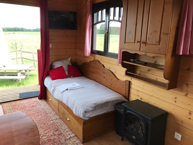 roulotte-ferme-du-chateau-couchage-simple-web