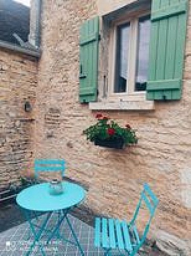 petit salon de jardin devant