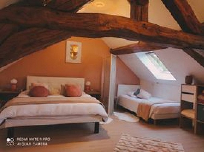 un lit double et un lit simple