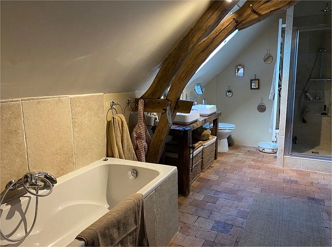 La salle de bain de l'étage