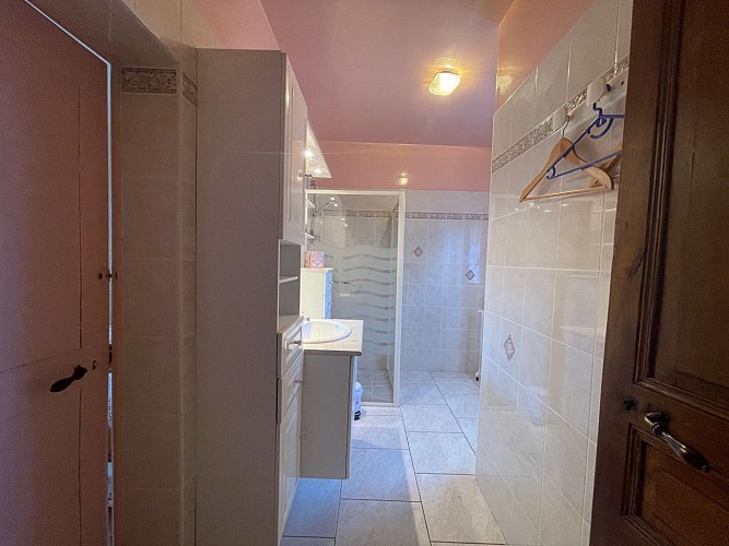 salle d'eau - rdc du gîte de Charny