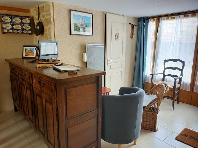 Salle à vivre - Coin détente & WC rez-de-chaussée