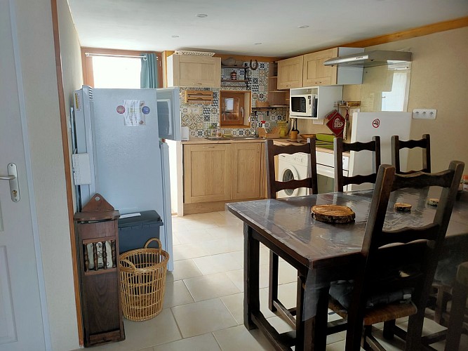 Cuisine équipée - Salle à vivre rez-de-chaussée