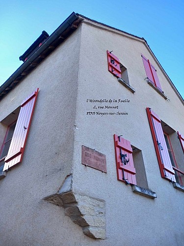 l'Hirondelle de la Ruelle angle